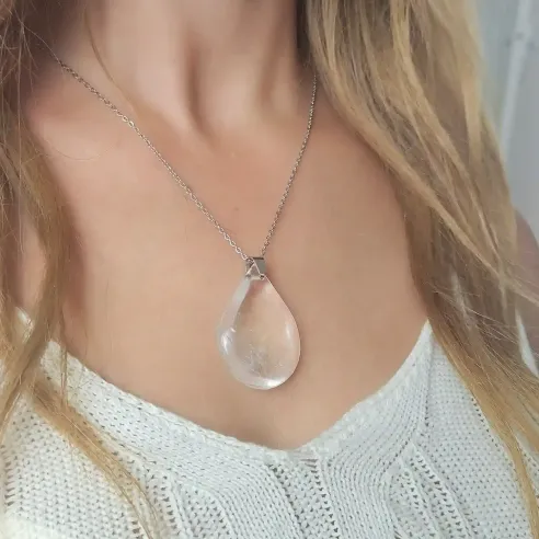 Pendentif en Cristal de Roche – amplificateur d'énergie