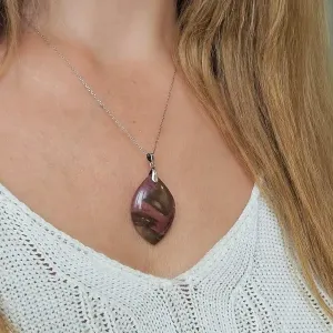 Pendentif Marquise Bois Fossil – enracinement et sagesse