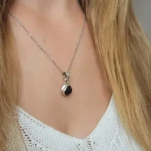 Pendentif Grenat Argent – force et passion ancrée