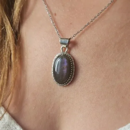 Pendentif Labradorite Violette Ovale – Argent Tressé