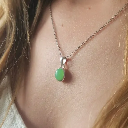Pendentif en Jade Naturelle – Paix, Chance & Sagesse