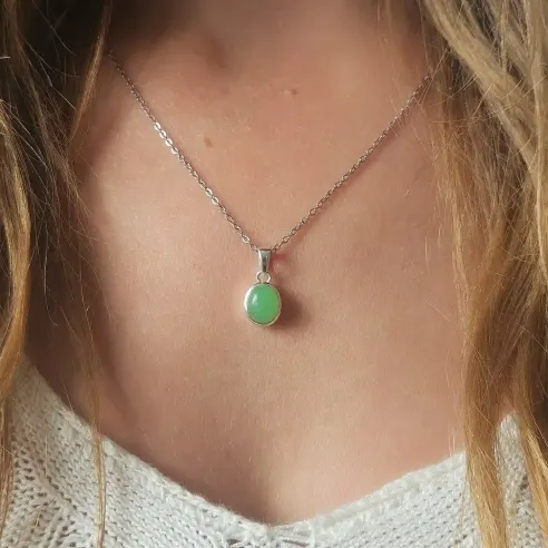 Pendentif en Jade Naturelle – Paix, Chance & Sagesse