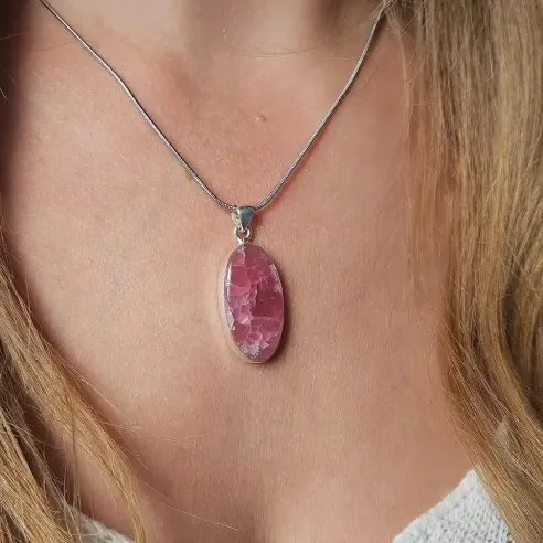 Pendentif cobaltocalcite – Amour et douceur vibratoire