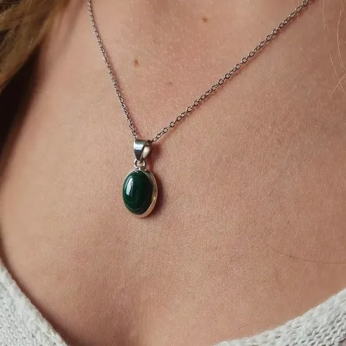 Pendentif malachite ovale argent – Protection et équilibre