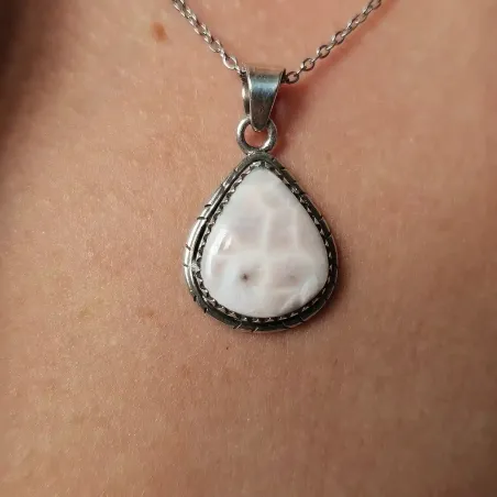 Pendentif Opale Rose naturelle – Douceur et guérison du cœur