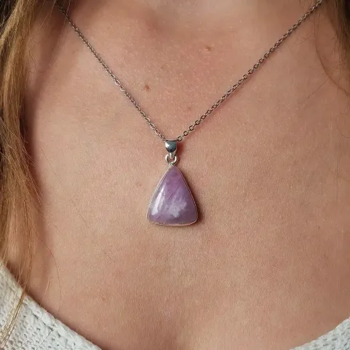 Pendentif en Kunzite Triangle – Amour inconditionnel