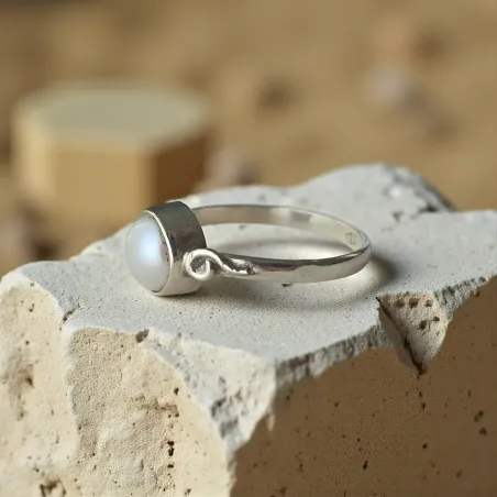 Bague Vesta Perle – Féminité Sacrée & Équilibre Intérieur