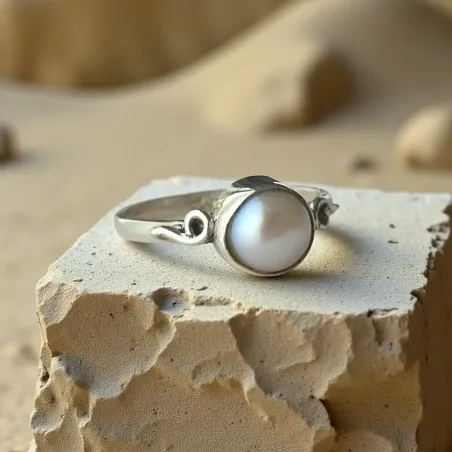 Bague Vesta Perle – Féminité Sacrée & Équilibre Intérieur