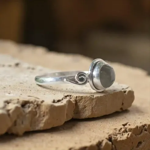 Bague Vesta Labradorite – Intuition & Protection Énergétique