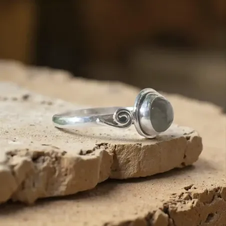 Bague Vesta Labradorite – Intuition & Protection Énergétique