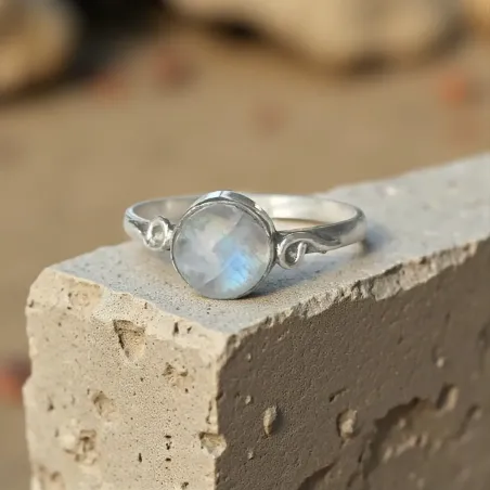 Bague Vesta Pierre de Lune – Intuition & Émotions Douces