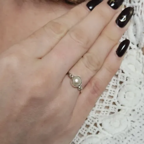 Bague Vesta Perle – Féminité Sacrée & Équilibre Intérieur