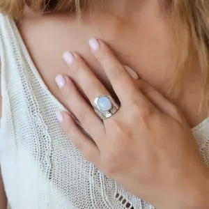 Bague Pierre de Lune & Argent Martelée – Intuition & Féminin