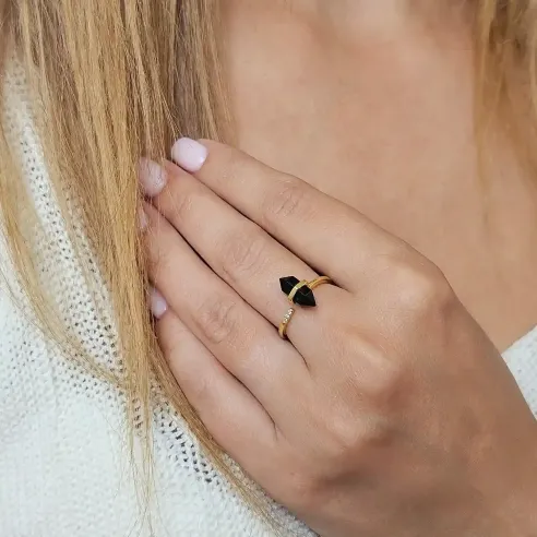 Bague Onyx noir Pointe – Bijou d’ancrage et de protection