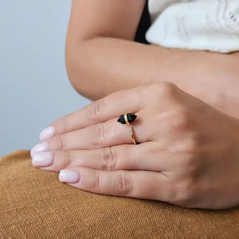 Bague Onyx noir Pointe – Bijou d’ancrage et de protection