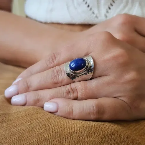 Bague Lapis Lazuli et Argent Martelée – Sagesse & Clarté