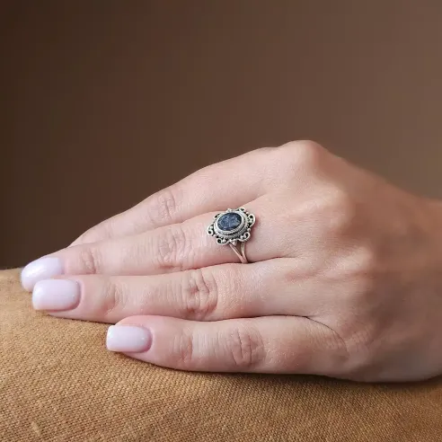 Bague Saphir Juliette – Argent fleuri et sagesse intérieure