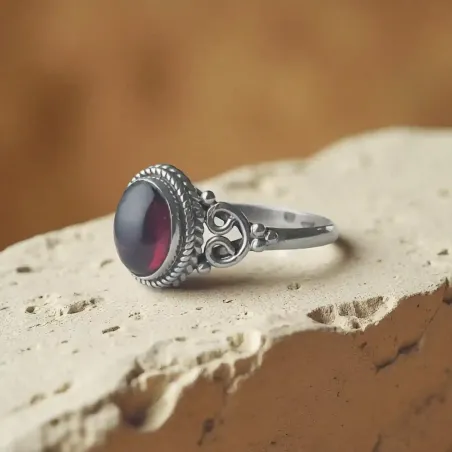 Bague Liriem Grenat – Force Intérieure & Vitalité Émotionnelle