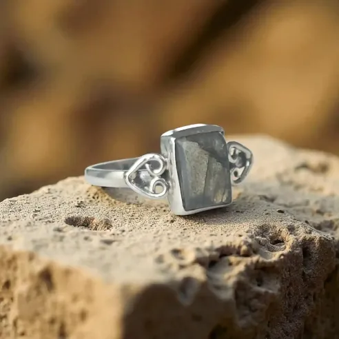 Bague Arwen Labradorite – Intuition & Protection Énergétique