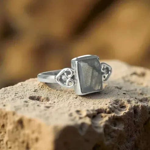 Bague Arwen Labradorite – Intuition & Protection Énergétique