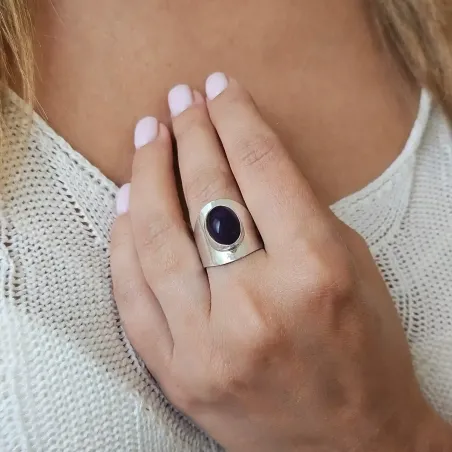 Bague Alia en Améthyste – Monture argent enveloppante