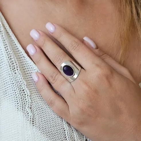 Bague Alia en Améthyste – Monture argent enveloppante