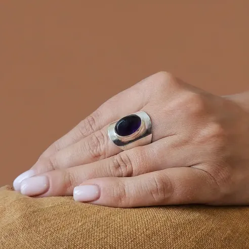Bague Alia en Améthyste – Monture argent enveloppante