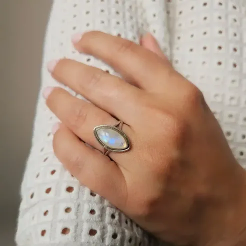 Bague Pierre de Lune Marquise – Intuition & Émotions Douces