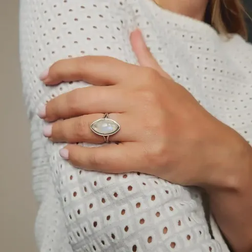 Bague Pierre de Lune Marquise – Intuition & Émotions Douces