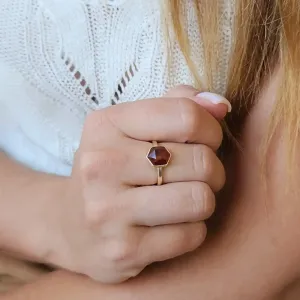 Bague Grenat Hexagonale Argent – Énergie, passion & ancrage