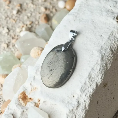 Pendentif Pyrite Goutte ovale – Protection & Confiance Intérieure
