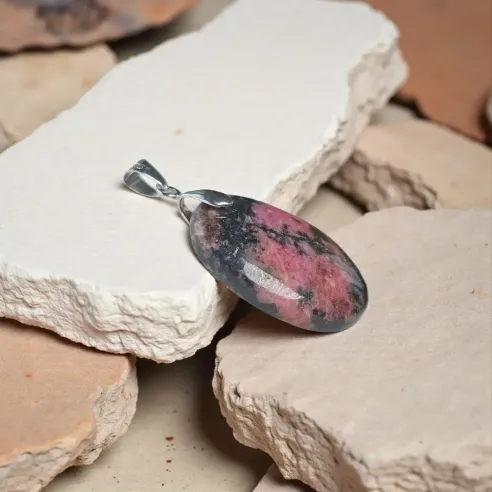 Pendentif Rhodonite Ovale – Guérison Émotionnelle & Cœur