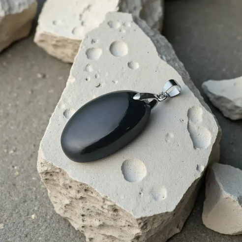 Pendentif Spinelle Noire Ovale – Bouclier énergie & Ancrage