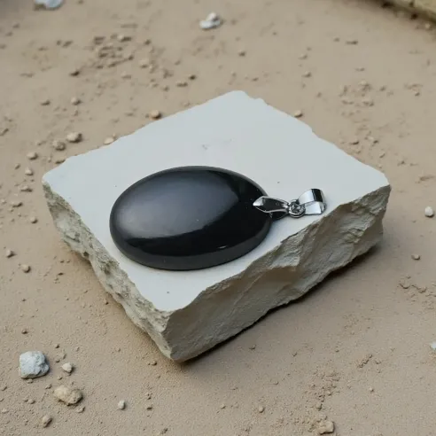 Pendentif Spinelle Noire Ovale – Bouclier énergie & Ancrage
