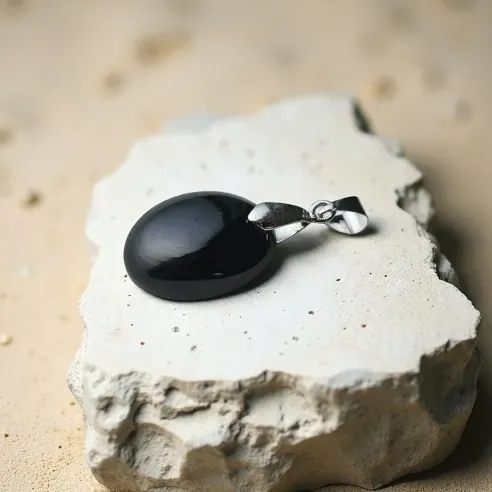 Pendentif Spinelle Noire Ovale – Bouclier énergie & Ancrage