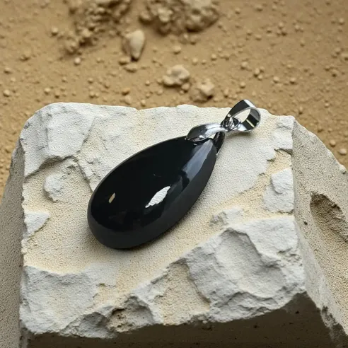 Pendentif Spinelle Noire goutte – Bouclier énergie & Ancrage