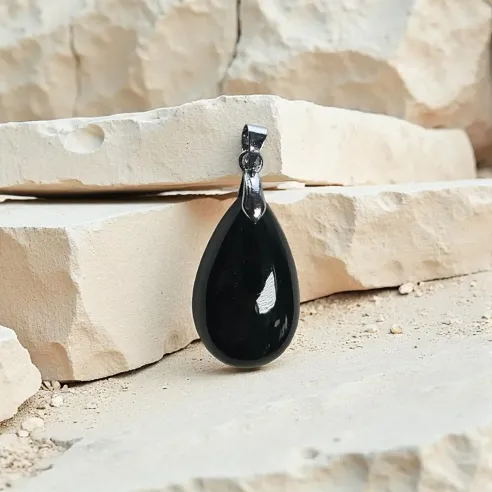 Pendentif Spinelle Noire goutte – Bouclier énergie & Ancrage