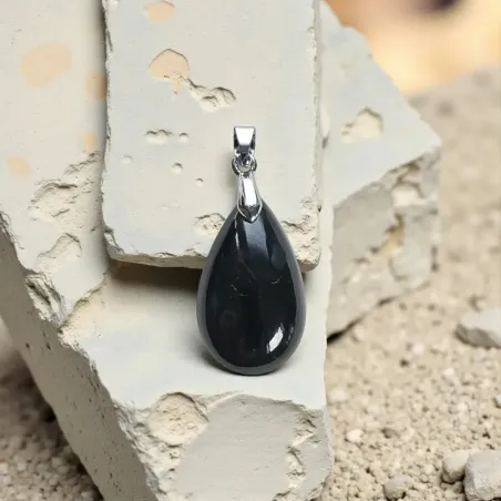 Pendentif Spinelle Noire goutte – Bouclier énergie & Ancrage