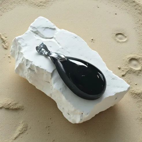 Pendentif Spinelle Noire goutte – Bouclier énergie & Ancrage