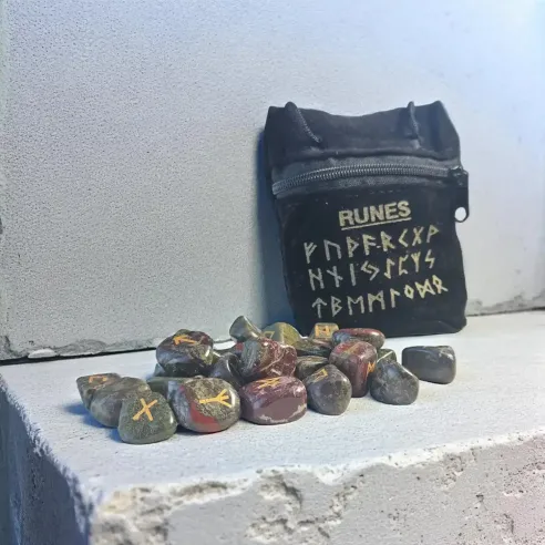 Runes en Unakite – Divination Nordique & Guérison Émotionnelle