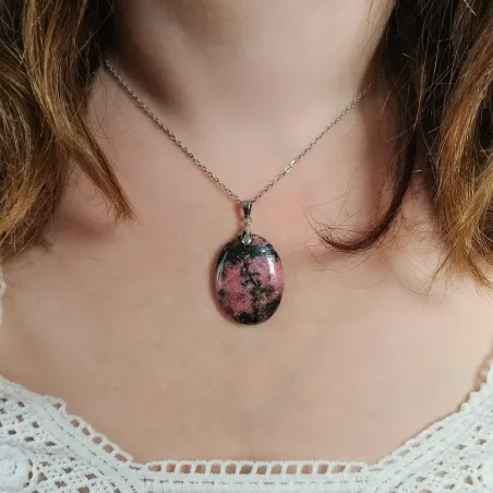 Pendentif Rhodonite Ovale – Guérison Émotionnelle & Cœur