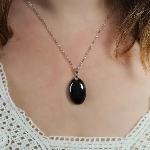 Pendentif Spinelle Noire Ovale – Bouclier énergie & Ancrage