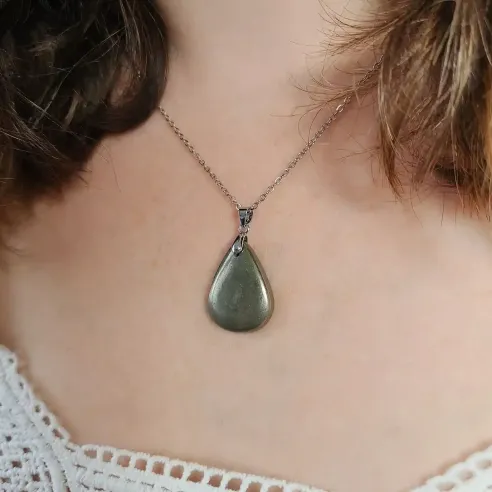 Pendentif Pyrite Goutte ovale – Protection & Confiance Intérieure