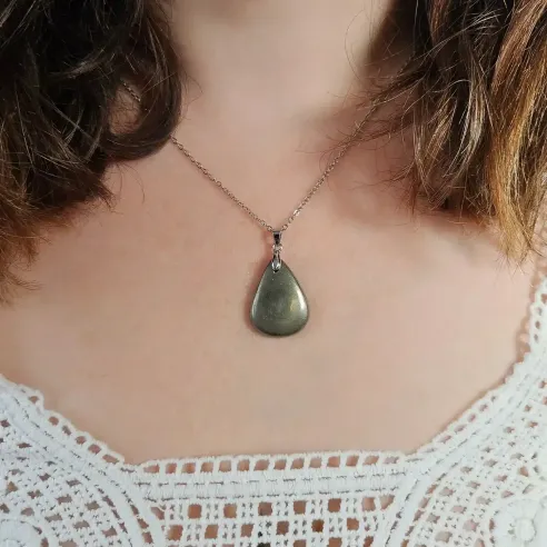 Pendentif Pyrite Goutte ovale – Protection & Confiance Intérieure