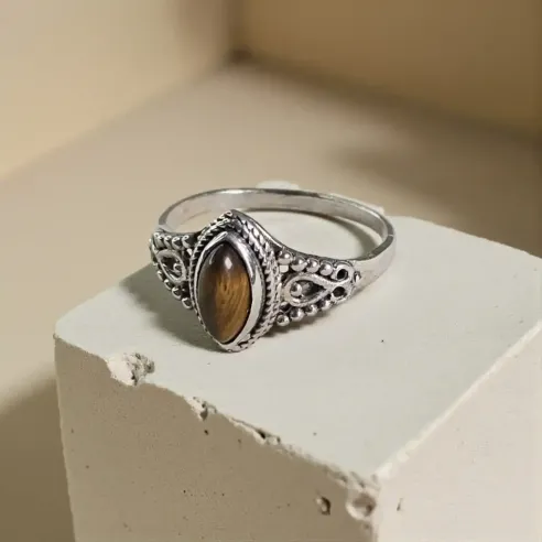 Bague Nolwenn Oeil de Tigre – Ancrage & Protection Énergétique