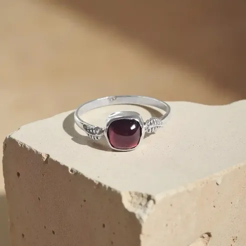 Bague Sylia Grenat – Énergie Vitale & Ancrage Émotionnel