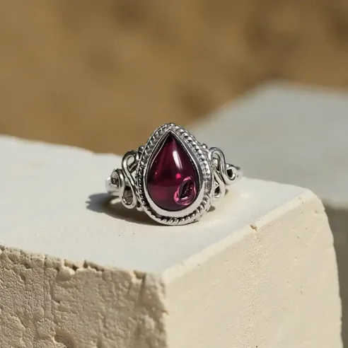 Bague Isalys Grenat – Énergie Vitale & Ancrage du Cœur