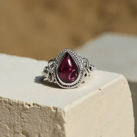 Bague Isalys Grenat – Énergie Vitale & Ancrage du Cœur