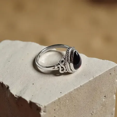 Bague Isalys Grenat – Énergie Vitale & Ancrage du Cœur