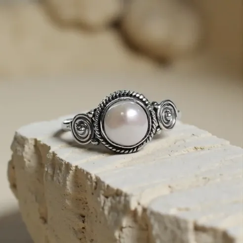 Bague Isen Perle – Intuition, Douceur & Féminin Sacré